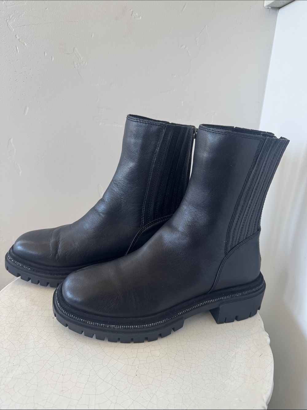 Steve Madden BRACED Black Leather Chelsea Boots Lug Sole Casual Women’s Size 8